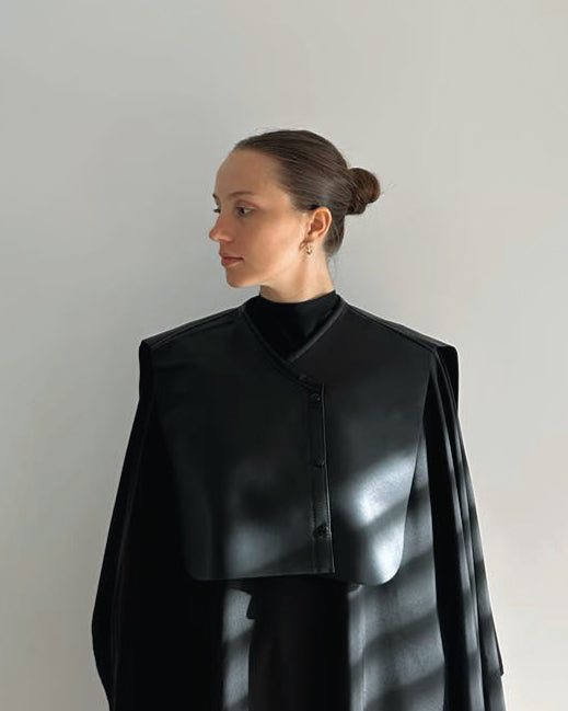 NOUVELLE Cape de coupe en cuir végétalien Pro - Noir par Hello Bleach